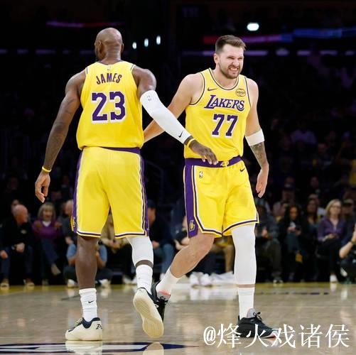 詹姆斯29+9难救主，东契奇39分鲍尔30+11，黄蜂大胜湖人